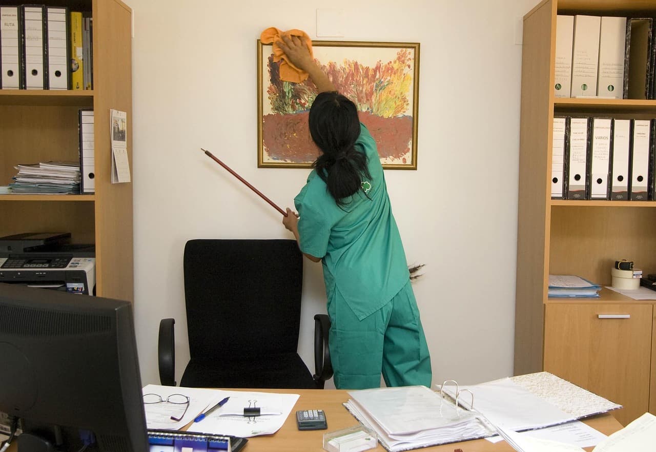 Commercial cleaning service in Winnipeg - clean office space